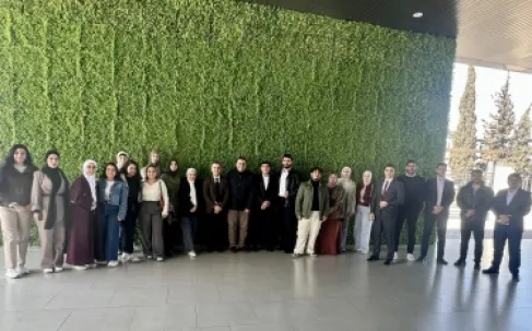 جامعة الزيتونة الأردنية تشارك في جلسة تعريفية بجائزة سمو ولي العهد لأفضل تطبيق خدمات حكومية