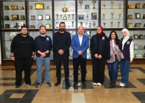 عمادة شؤون الطلبة بجامعة البترا تكرّم فريق (سفراء الجامعة)
