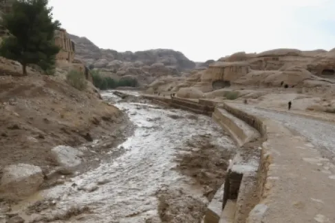 الأمن يجدد التحذير من السيول