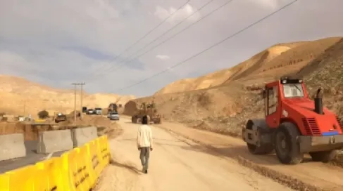 الاردن .. الأشغال: قوة السيول تتسبب بانجراف مقطع من طريق الطفيلة - الكرك