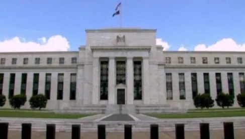 إغلاق هرمز يبدّل حسابات الفيدرالي الأمريكي.. تحذير من موجة تضخم أطول