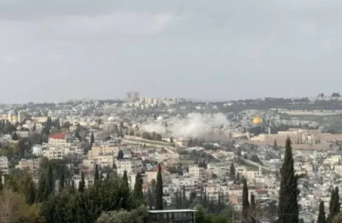 سقوط شظايا صاروخ إيراني قرب المسجد الأقصى