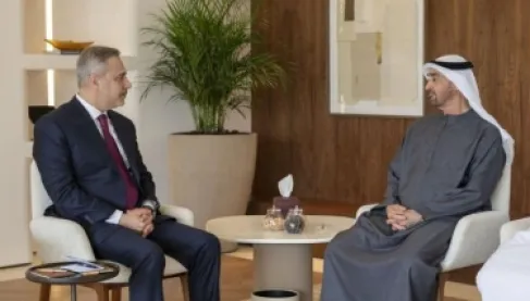 محمد بن زايد ووزير خارجية تركيا يبحثان التصعيد في المنطقة