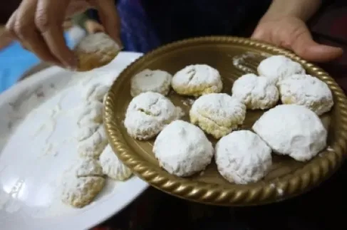 كعك العيد: طقس تاريخي بتكلفة متصاعدة وتحذيرات صحية