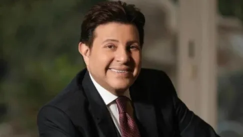 جديد حالة هاني شاكر.. ارتفاع المناعة وتحسن الوظائف الحيوية