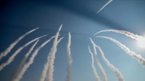 إيران تطلق رابع رشقة صاروخية على إسرائيل خلال نحو ساعتين