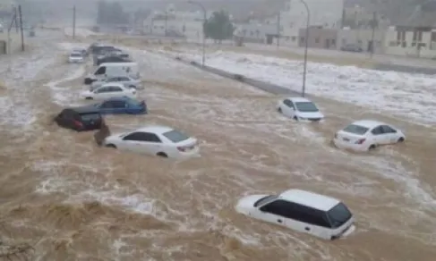 وفاة شخصين جراء أمطار رعدية غزيرة في سلطنة عُمان