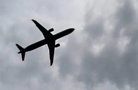 موقع: Qatar Airways تنقل مؤقتا بعض طائراتها إلى مطارات خارج الدولة