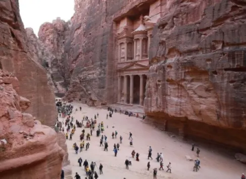 البترا تستقبل 2295 زائرا خلال أول ثلاثة أيام من عطلة العيد