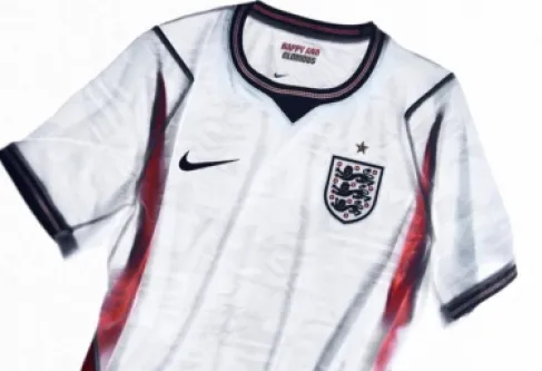 قميص إنجلترا الجديد الأغلى في التاريخ بسعر قياسي
