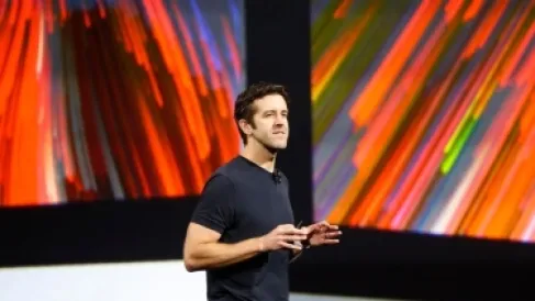 خليفة تيم كوك يبدو محسومًا.. نفوذ جون تيرنوس يتوغل في إمبراطورية أبل