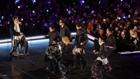 حفل لم شمل BTS بعد غياب 4 سنوات يحقق أرقاماً قياسية وينعش الاقتصاد الكوري