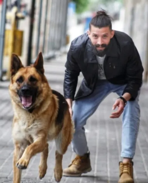 رحيل (لوسي(.. الكلبة التي سرقت قلوب آلاف المتابعين من الخليل