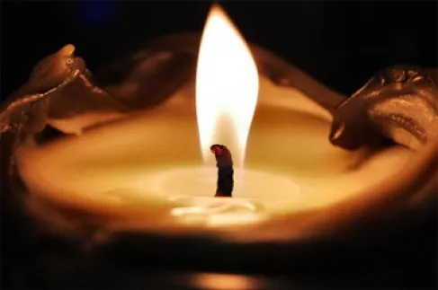 ما الطريقة الصحيحة لصنع شمعة في المنزل؟..الذكاء الاصطناعي يجيب