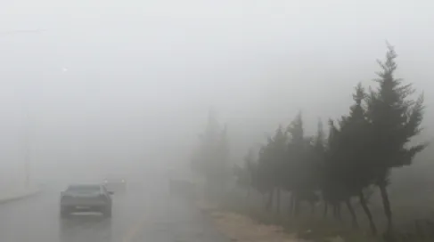 إدارة الأزمات يدعو لأخذ الحيطة مع تأثر المملكة بمنخفض جوي