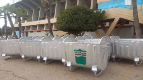 وزارة البيئة تنهي توزيع 600 حاوية وسلة نفايات في إربد