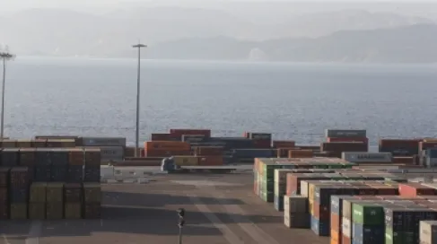 العقبة تستقبل باخرة متجهة للعراق نتيجة إغلاق مضيق هرمز