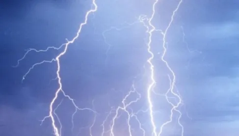 دعاء البرق والرعد.. اللهم لا تجعلنا من القانطين