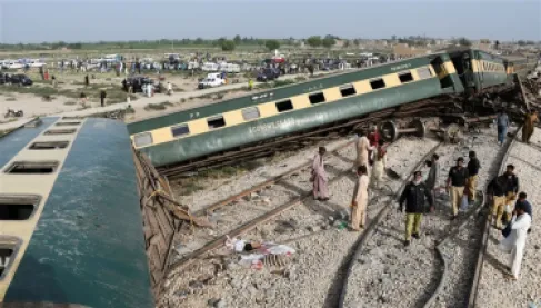 Horrific Train Accident in Pakistan.. 25 Injured Including 8 in Critical Condition