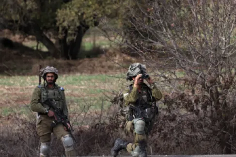 مقتل جندي إسرائيلي واشتباكات وقصف متبادل جنوب لبنان