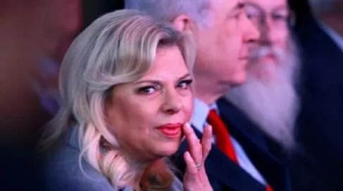 عاصفة تُسقط أقرب مساعدي نتنياهو بسبب سارة واليهود المغاربةً