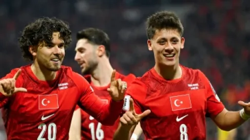 جولر يقود تركيا إلى نهائي ملحق المونديال