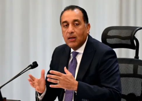 مصر تبدأ غدا غلق المولات والمحال والمطاعم التاسعة مساء