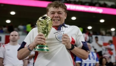 من أجل المونديال.. مشجع إنجليزي يبيع منزله