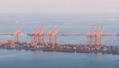 عُمان: جريح وأضرار محدودة في هجوم على ميناء صلالة