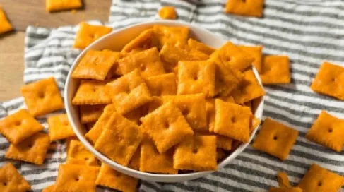 مقرمشات الجبن.. الوجبة الخفيفة التي تهدد ابتسامتك