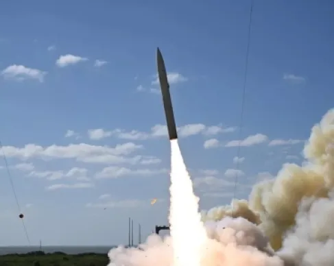 سرعة هائلة وقدرة على المناورة.. كيف تعمل الصواريخ الفرط صوتية؟