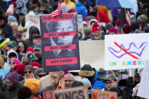 تحت شعار لا ملوك.. بدء احتجاجات أمريكية واسعة ضد سياسات ترمب