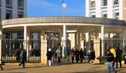 إقرار أطول عطلة في تاريخ الجزائر.. يفجر عاصفة من الجدل