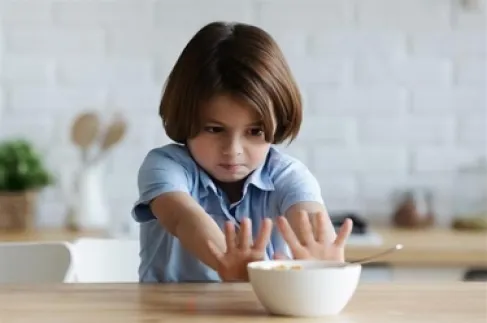 تجنبوا الرشوة.. طرق علمية لتحسين شهية الأطفال