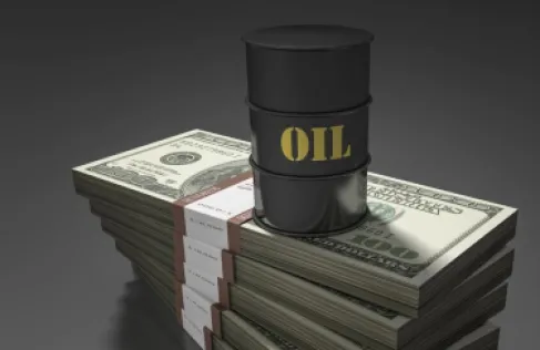 أسعار النفط ترتفع بأكثر من 3 دولارات عقب استهداف ناقلة نفط كويتية