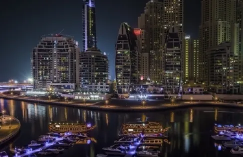 دبي: 4 إصابات في حريق منزل بسبب حطام اعتراض صاروخي