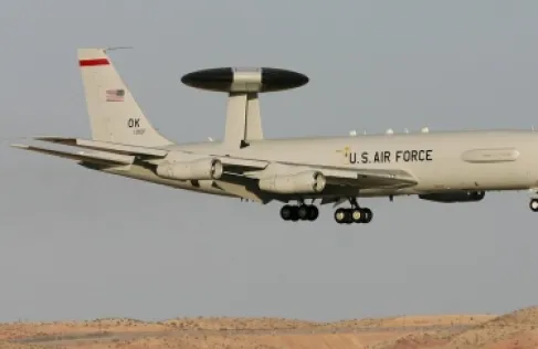 تقارير: أضرار جسيمة بطائرة إنذار أميركية في السعودية