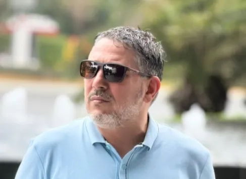 حين يختزل المشهد السياحي… بين من يرى الفراغ ومن يعمل لملئه