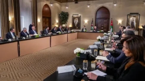 الملك يؤكد ضرورة المباشرة بتطبيق توصيات لجنة تطوير الجهاز القضائي