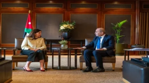 وزير الخارجية يبحث مع وفد فرنسي تداعيات التصعيد الخطير في المنطقة