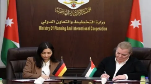 الأردن يوقع اتفاقية مع ألمانيا للحصول على منحة بقيمة 22 مليون يورو لتمويل الناقل الوطني