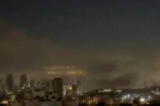 تصاعد الدخان بعد استهداف الجيش الإسرائيلي محيط التلفزيون الإيراني