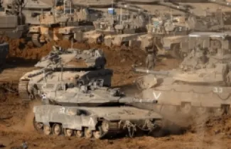 رتل من الدبابات الإسرائيلية ينتشر في منطقة الجليل الأعلى قرب الحدود مع لبنان