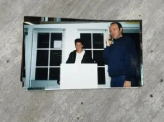 غيلين ماكسويل برفقة الممثل كيفن سبيسي، الذي دعا علناً إلى نشر جميع ملفات إبستين