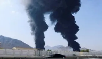 تصاعد الدخان من منطقة صناعة النفط في الفجيرة -  ارشيف