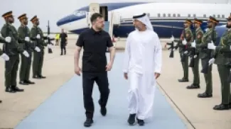 سهيل بن محمد المزروعي، وزير الطاقة والبنية التحتية في الإمارات، يستقبل الرئيس الأوكراني فولوديمير زيلينسكي في دولة الإمارات