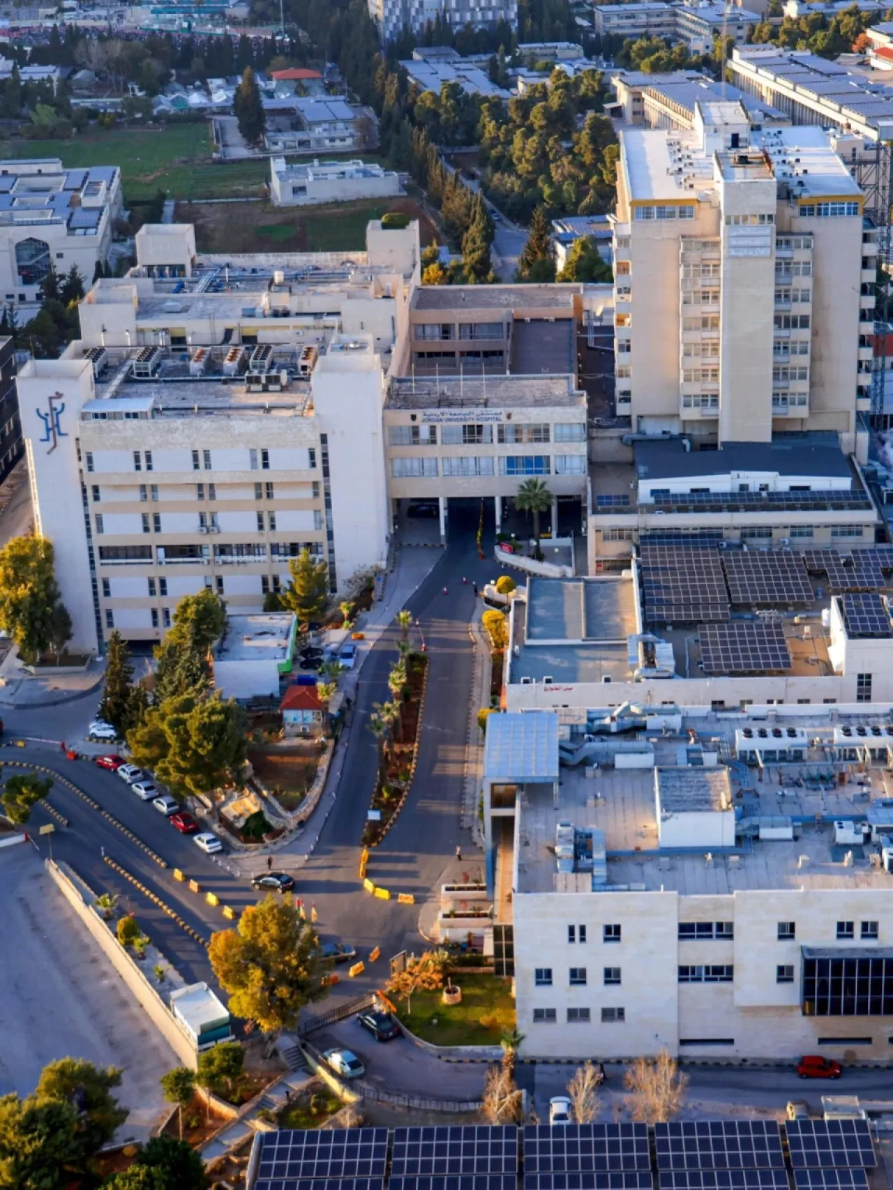 مستشفى الجامعة يوضّح بشأن تعرُّض أحد الأطبّاء المقيمين لحالة سقوط #عاجل 