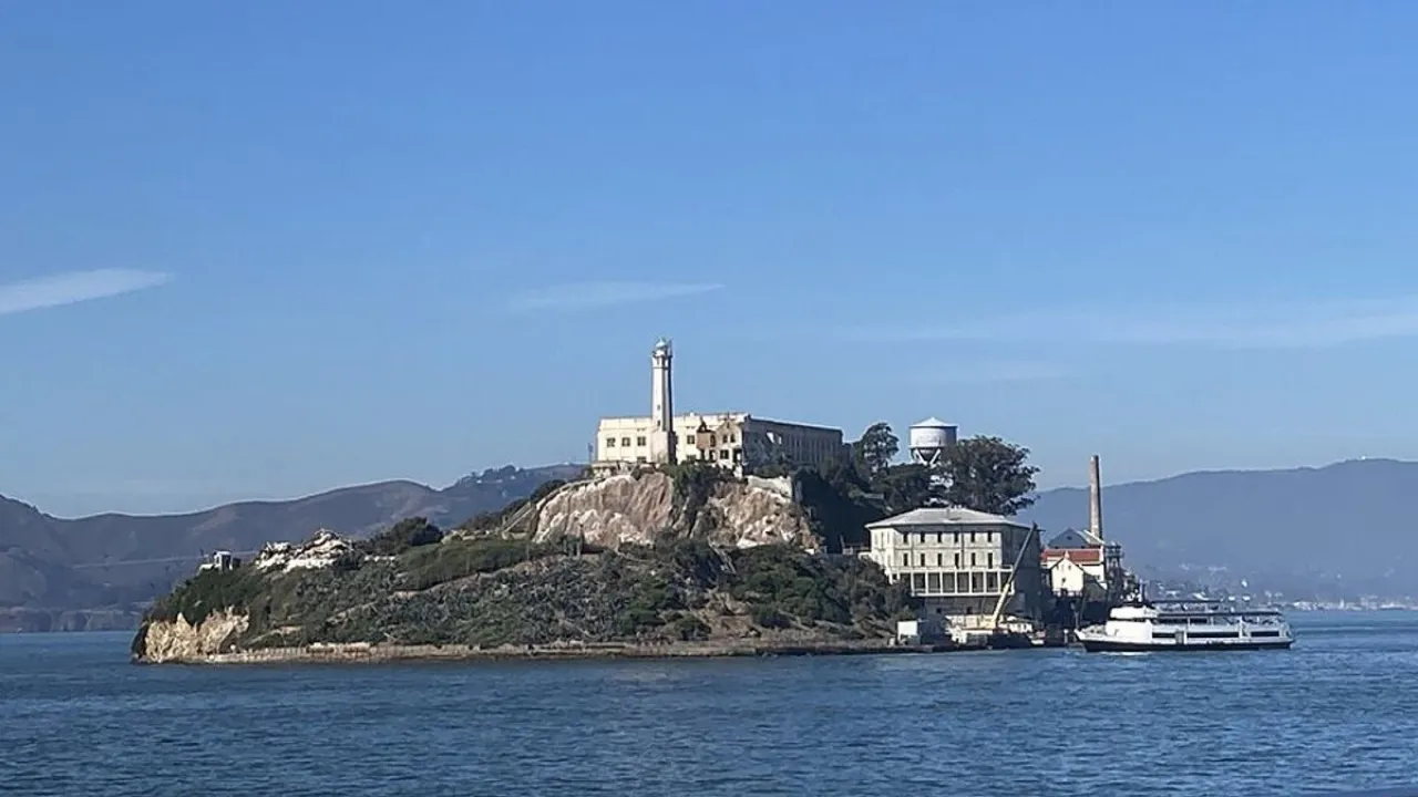 ترمب يطلب تمويلاً لإعادة فتح سجن ألكاتراز سيء السمعة 