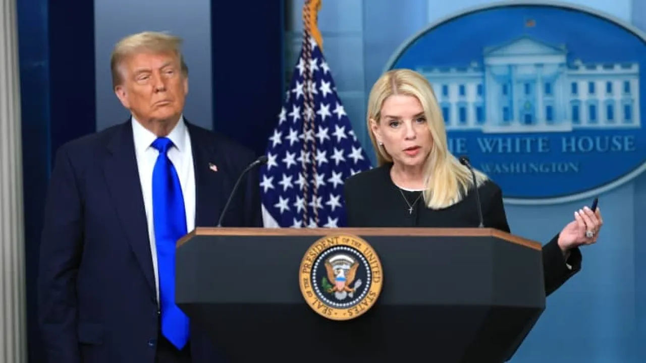 ترمب وبام بوندي