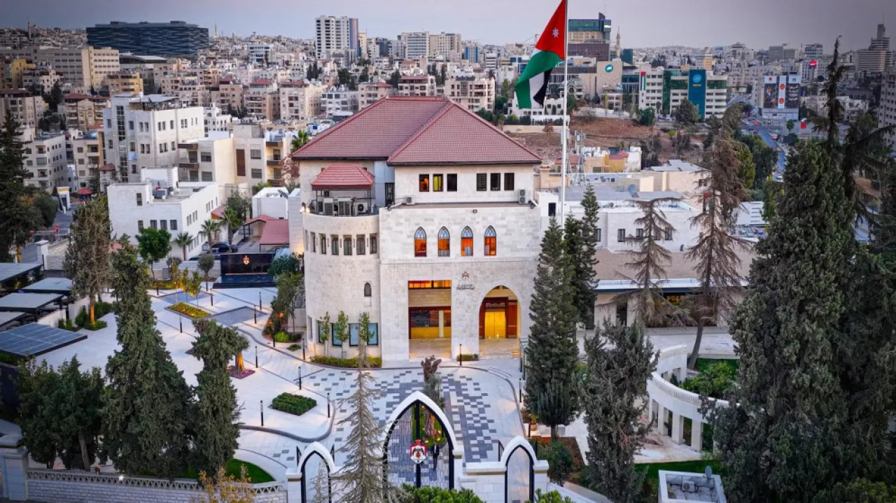 رئيس الوزراء يقرر تعويض المتضررين الاردنيين من سقوط الشظايا والطائرات المسيرة #عاجل 